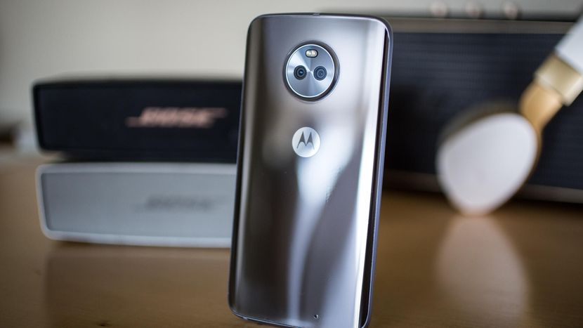 Moto X4 